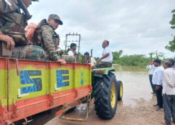 पूरपरिस्थितीमुळे अडकलेल्या ६६ नागरिकांना सुखरूपपणे काढले बाहेर; होमगार्ड जवानांनी लावली जीवाची बाजी