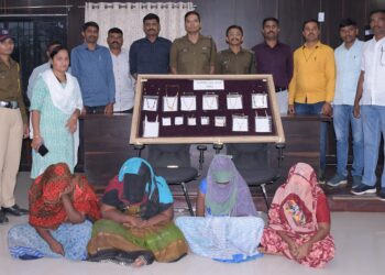 नांदेड जिल्ह्यात बसस्थानकांवर महिलांच्या दागिन्यांवर डल्ला स्थानिक गुन्हे शाखेची मोठी कारवाई पाच लाखांचा मुद्देमाल जप्त