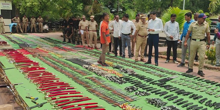 नांदेड पोलिसांची मोठी कारवाई ऑपरेशन क्रॅक डाऊन अंतर्गत ४३ लाखांचा अवैध शस्त्रसाठा जप्त