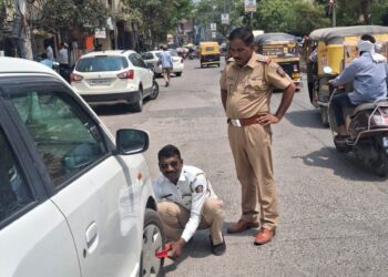 नांदेड शहर वाहतूक शाखेची मोठी कारवाई विना परवाना वाहनधारक आणि अनधिकृत फळ विक्रेत्यांवर बसविला दणका