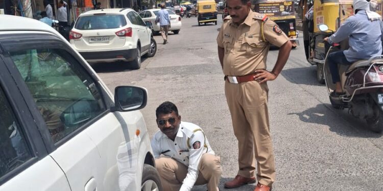 नांदेड शहर वाहतूक शाखेची मोठी कारवाई विना परवाना वाहनधारक आणि अनधिकृत फळ विक्रेत्यांवर बसविला दणका