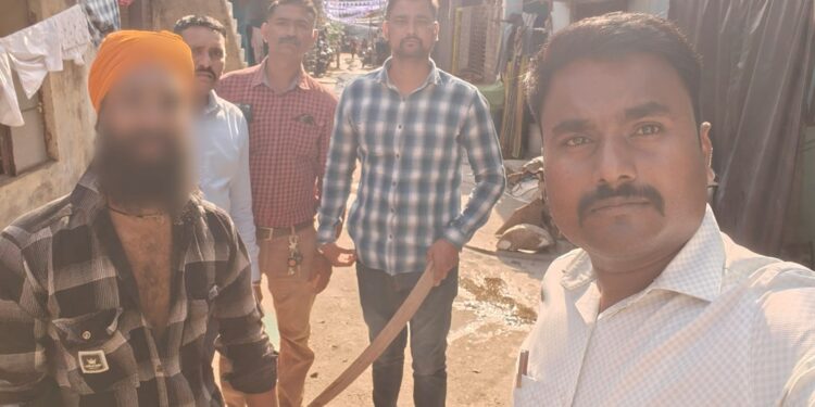 नांदेड ग्रामीण पोलिसांची मोठी कारवाई ऑपरेशन क्रॅक डाऊन अंतर्गत तलवार जप्त एकास अटक
