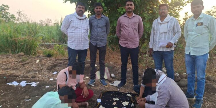 नांदेड पोलिसांचे ऑपरेशन क्रॅक डाऊन मुदखेड परिसरात जुगार अड्ड्यावर छापा २.४२ लाखांचा मुद्देमाल जप्त