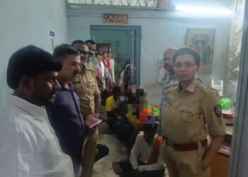 लोहा शहरात तीन अवैध लॉजेसवर पोलिसांची धडक कारवाई १० आरोपींविरुद्ध गुन्हे दाखल
