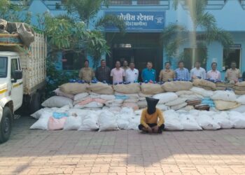 नांदेड पोलिसांची मोठी कारवाई ऑपरेशन क्रॅक डाऊन’ अंतर्गत ३० लाख ६३ हजारांचा प्रतिबंधित गुटखा जप्त तेलंगणाचा आरोपी गजाआड