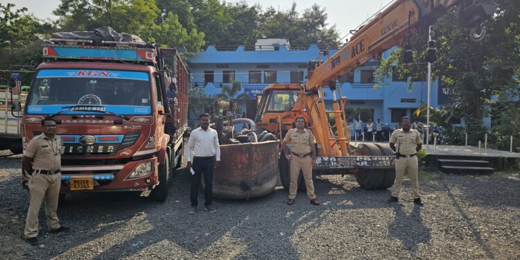 गोदावरी पात्रात अवैध रेती उपसा करणाऱ्यांवर नांदेड ग्रामीण पोलिसांची मोठी कारवाई १ कोटी लाखांहून अधिकचा मुद्देमाल जप्त