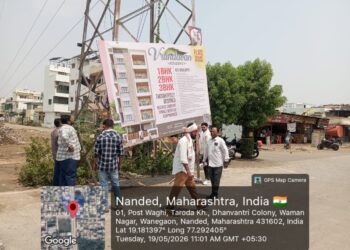 नांदेडमध्ये अनधिकृत होर्डिंग्जवर महापालिकेची धडक कारवाई बिल्डरसह कंत्राटदारावर गुन्हे दाखल