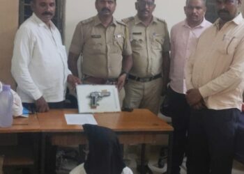 पोलिसांच्या ऑपरेशन क्रॅक डाऊन ला यश&nbsp; तरुणाकडून शस्त्रासारखे पिस्तुल लाइटर जप्त