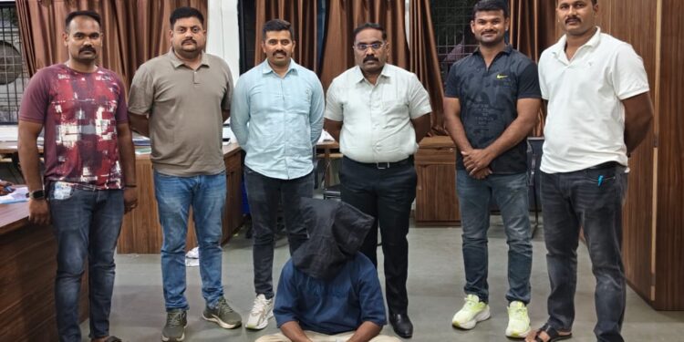 नांदेड स्थानिक गुन्हे शाखेची मोठी कारवाई खुनाच्या गुन्ह्यातील फरार आरोपी काला इलू’ तेलंगणातून गजाआड