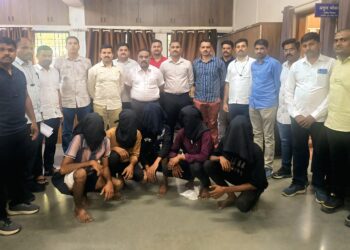 नांदेड पोलिसांची मोठी कारवाईग्रामीण भागातील खुनाच्या गुन्ह्यातील ५ फरार आरोपींना स्थानिक गुन्हे शाखेने ठोकल्या बेड्या