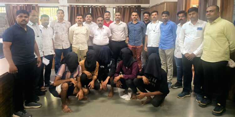 नांदेड पोलिसांची मोठी कारवाईग्रामीण भागातील खुनाच्या गुन्ह्यातील ५ फरार आरोपींना स्थानिक गुन्हे शाखेने ठोकल्या बेड्या