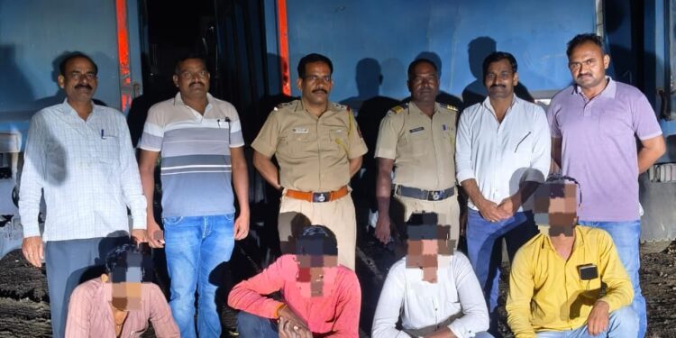 सोनखेड पोलिसांची मोठी कारवाई ऑपरेशन क्रॅकडाऊन अंतर्गत अवैध रेतीची वाहतूक करणारे ४ हायवा जप्त १ कोटी ८१ लाखांचा मुद्देमाल हस्तगत