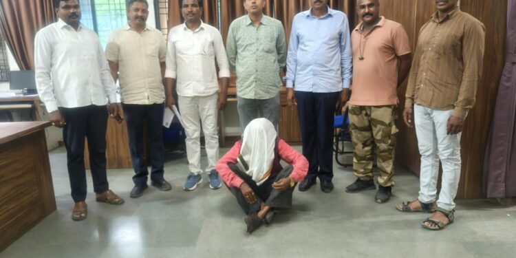 सार्वजनिक बांधकाम विभागाच्या अभियंत्यास खंडणी मागणाऱ्या तिघांच्या मुसक्या आवळल्या नांदेड स्थानिक गुन्हे शाखेची धडक कारवाई