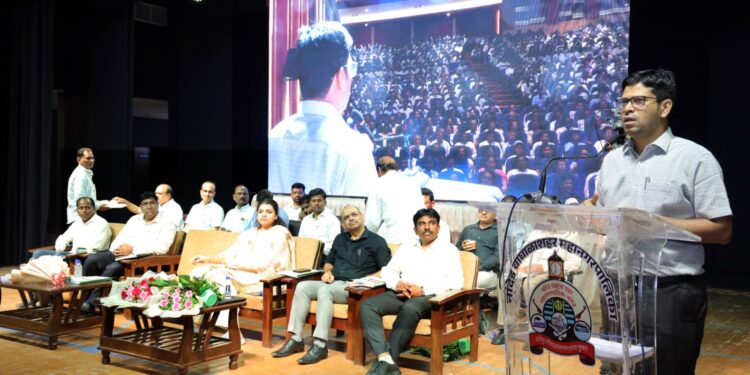 जिल्हाधिकारी राहुल कर्डिले यांचे प्रतिपादन नांदेडमध्ये&nbsp; आरोग्यदूत प्रशिक्षक कार्यशाळेचे उत्साहात उद्घाटन