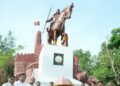 महाराणा प्रतापसिंह यांच्या जयंतीनिमित्त नांदेड महानगरपालिकेच्या वतीने अश्वारुढ पुतळ्यास पुष्पहार अर्पण