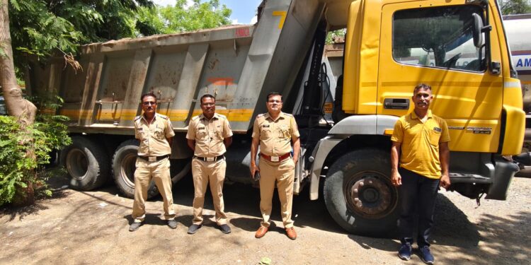 रेती माफियांवर नांदेड ग्रामीण पोलिसांचा मोठा छापा १ कोटी १ लाख ८५ हजारांचा मुद्देमाल जप्त