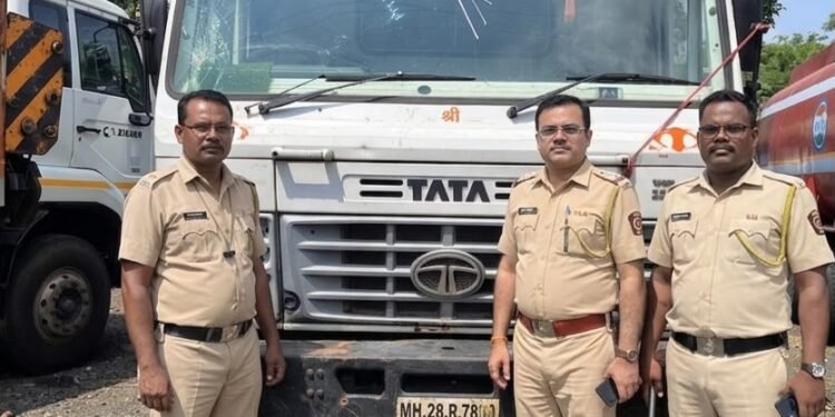 वाळू माफियांना मोठा झटका गोदावरी पात्रात धाडसी कारवाई ७२ लाख ५० हजारांचा मुद्देमाल जप्त