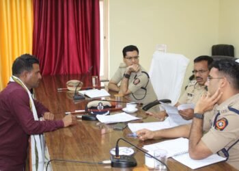 हिंगोलीत पोलीस उप महानिरीक्षक शहाजी उमाप यांनी साधला तक्रारदारांशी थेट संवाद