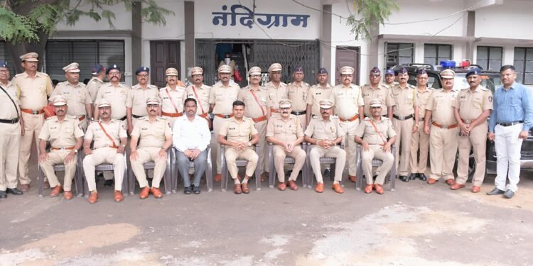 नांदेड पोलीस दलातील ३५ अधिकारी व अंमलदार सेवानिवृत्त भावुक वातावरणात निरोप
