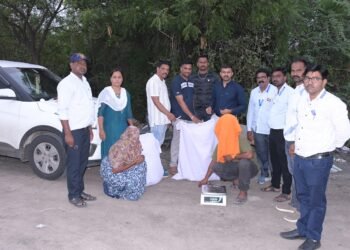 गुजरात पासिंगच्या कारमधून चालली होती तस्करी; एलसीबीने साईबाबा मंदिर परिसरात रचला सापळा दोघे गजाआड