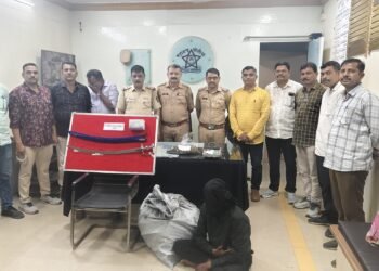 नांदेडमध्ये इतवारा पोलिसांची मोठी कारवाई ६,५०० प्रतिबंधित गोळ्या गांजा आणि तलवारीसह आरोपी जेरबंद