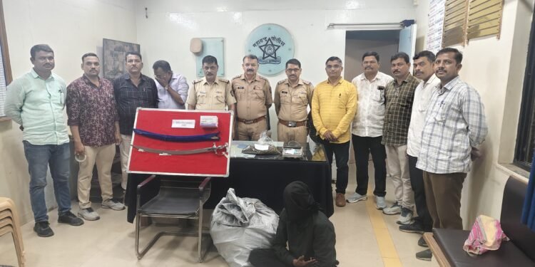 नांदेडमध्ये इतवारा पोलिसांची मोठी कारवाई ६,५०० प्रतिबंधित गोळ्या गांजा आणि तलवारीसह आरोपी जेरबंद