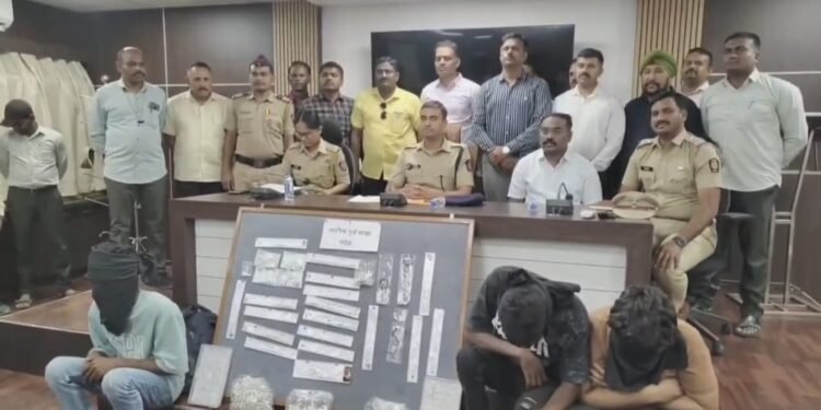लिंबगाव हद्दीतील जबरी चोरीचा गुन्हा उघडकीस ४ आरोपी जेरबंद ६ लाख ८१ हजारांचा मुद्देमाल हस्तगत