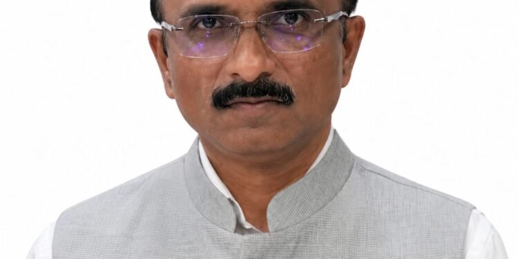 ग्रामीण जीवनोन्नती अभियानाच्या उद्दिष्टपूर्तीसाठी कामांना गती द्या सी ईओ महेश पाटील