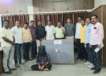 लोह्यात पत्नीवर गोळ्या झाडून पसार झालेला आरोपी गावठी कट्ट्यासह जेरबंद नांदेड स्थानिक गुन्हे शाखेची धडाकेबाज कारवाई