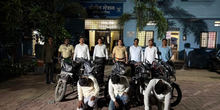 धडक कारवाई नांदेडमध्ये तिरट जुगार अड्ड्यावर पोलिसांचा छापा ५ लाखांच्या मुद्देमालासह ८ जुगारी गजाआड