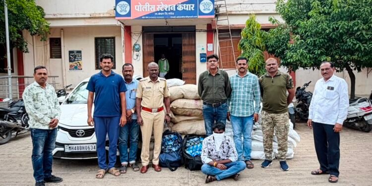 कंधार पोलिसांची धडक कारवाई ८.८८ लाखांचा प्रतिबंधित गुटखा जप्त चारचाकीसह आरोपी ताब्यात