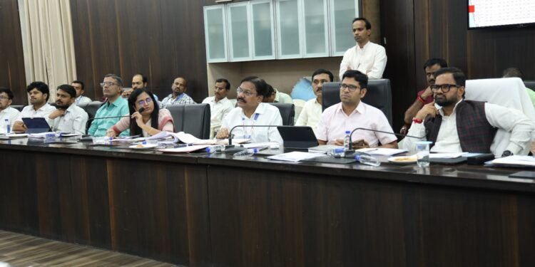 अकृषिक परवानग्या आणि जमीनविषयक प्रकरणे वेळेत निकाली काढा नावीन्यपूर्ण व गुणवत्तापूर्ण कामांवर भर द्या विभागीय आयुक्त जी श्रीकांत