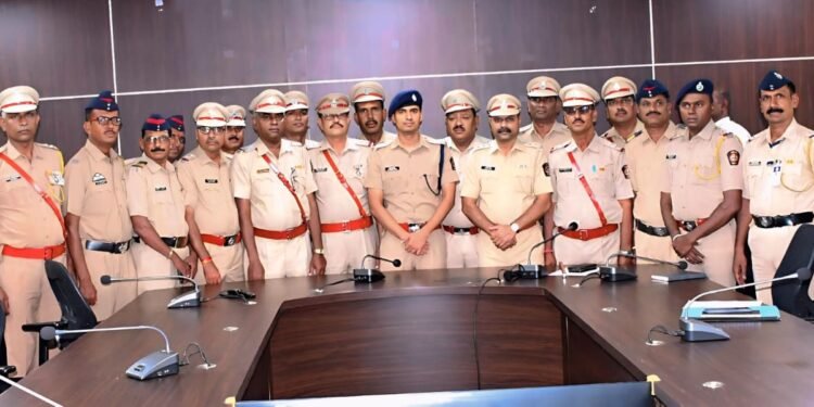 नांदेड पोलीस दलातील १६ अधिकारी व अंमलदार नियत वयोमानानुसार सेवानिवृत्त भावूक वातावरणात सत्कार व निरोप