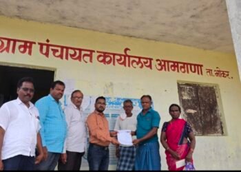 मतदार यादी त्रुटीमुक्त करण्यासाठी भोकर प्रशासनाचा ॲक्शन प्लॅन तहसीलदार विनोद गुंडमवार थेट बांधावर