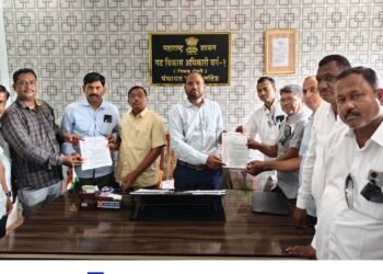 ग्रामसेवक संवर्गाची बदनामी करणाऱ्या रविराज साबळेविरुद्ध गुन्हा नोंदवा महाराष्ट्र राज्य ग्रामसेवक युनियनचे नांदेड पंचायत समिती बीडीओ यांना निवेदन