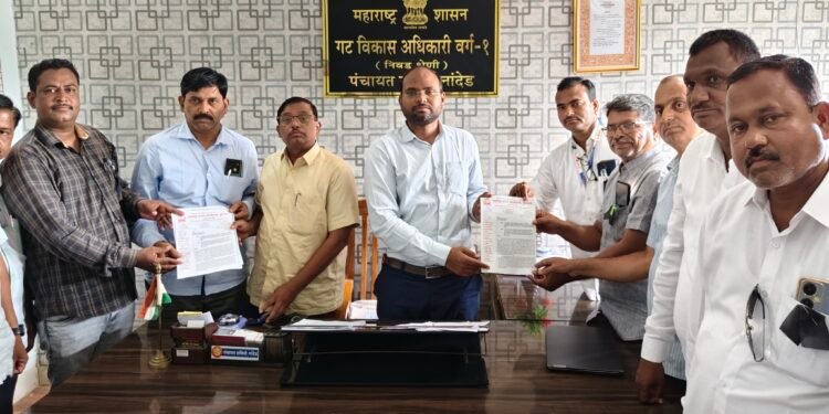 ग्रामसेवक संवर्गाची बदनामी करणाऱ्या रविराज साबळेविरुद्ध गुन्हा नोंदवा महाराष्ट्र राज्य ग्रामसेवक युनियनचे नांदेड पंचायत समिती बीडीओ यांना निवेदन