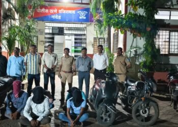 झुलेलाल मंदिर भवन येथे सुरू असलेल्या तिरट जुगार अड्ड्यावर धाड ५ जणांना अटक ३.५५ लाखांचा मुद्देमाल जप्त