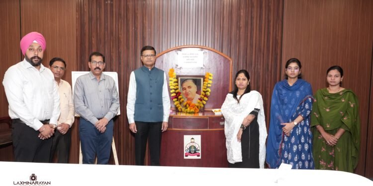 स्वातंत्र्यसेनानी क्रांतीसिंह नाना पाटील यांना मनपात अभिवादन अवयवदानाचा घेतला संकल्प