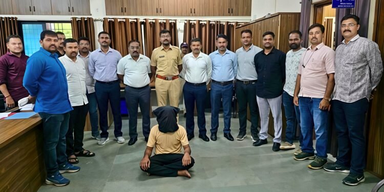नांदेड मध्ये खूनाच्या गुन्ह्यातील फरार आरोपीला एल सी बी कडून बेड्या गुरुजी चौक परिसरातून मिर्झा शब्बर बेगला अटक