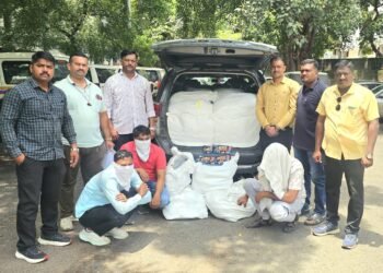 नांदेडमध्ये स्थानिक गुन्हे शाखेकडून मोठी कारवाई १४ लाखांचा प्रतिबंधित गुटखा आणि इनोव्हा कार जप्त चौघांविरुद्ध गुन्हा दाखल