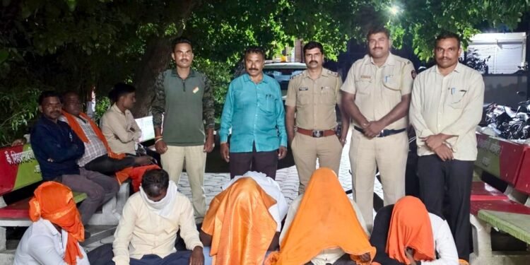 कनकेवाडी शिवारात जुगार अड्ड्यावर मनाठा पोलिसांची धाड ८ जुगारी ताब्यात ४ लाख ७० हजारांचा मुद्देमाल जप्त