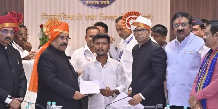राष्ट्रीय शौर्य पुरस्कार विजेत्या कामेश्वर वाघमारेची शासकीय सेवेसाठी पालकमंत्री अतुल सावे यांच्याकडे विनंती