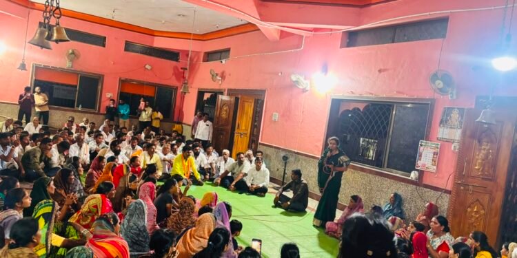 मराठवाडा दौऱ्याच्या पार्श्वभूमीवर नांदेड तालुक्यात महिला भगिनींची आक्रमक जनजागृती वाघी येथे प्रचाराचा नारळ फुटला