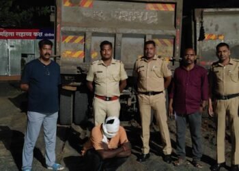 मुखेड पोलिसांची मोठी कारवाई अवैध रेती वाहतूक करणारा हायवा जप्त ४०.२५ लाखांचा मुद्देमाल हस्तगत