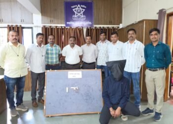 नांदेड मध्ये स्थानिक गुन्हे शाखेची मोठी कारवाई विनापरवाना गावठी पिस्तूल बाळगणारा तरुण जेरबंद ३५ हजार किमतीचे अग्निशस्त्र जप्त