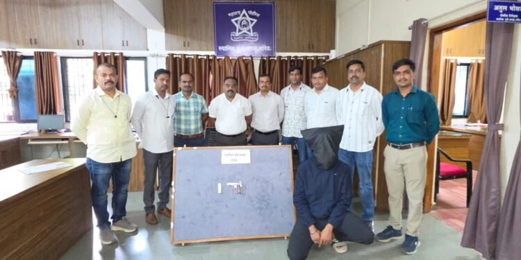नांदेड मध्ये स्थानिक गुन्हे शाखेची मोठी कारवाई विनापरवाना गावठी पिस्तूल बाळगणारा तरुण जेरबंद ३५ हजार किमतीचे अग्निशस्त्र जप्त
