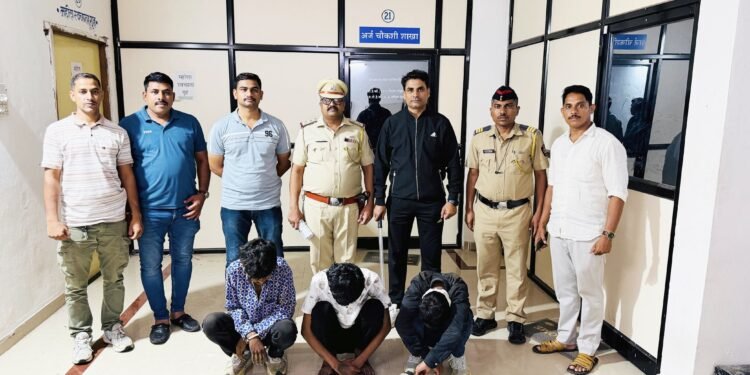 &nbsp; अवैध शस्त्र बाळगणाऱ्यांवर धडक कारवाई ४ गुन्ह्यांत ५ आरोपी अटकेत