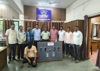 स्थानिक गुन्हे शाखेची मोठी कारवाई चोरट्याकडून १.२४ लाखांचा मुद्देमाल जप्त तर तलवारी आणि खंजीर बाळगणारा तरुण अटकेत