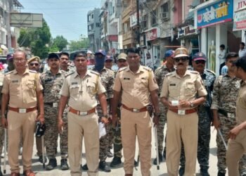 नांदेड शहरात अतिक्रमण व अवैध पार्किंगविरोधात खाकी ची मोठी कारवाई ५२ जणांवर केसेस ४४ हजारांचा दंड वसूल