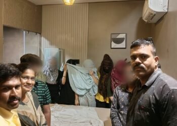 मसाज सेंटरच्या नावाखाली सुरू असलेल्या देहव्या पारावर पोलिसांचा छापा ७ पीडित महिलांची सुटका ३ अटकेत